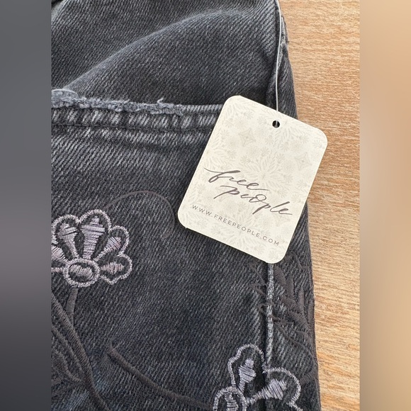 Free People We the Free IRIE EMBROIDERED
& STUDDED JEAN NWT , sz : 30 - Picture 16 of 16